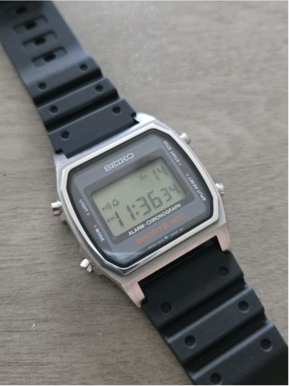 Rare Vintage Seiko A914-5000 Men’s Digital LCD Watch Sports 100 1984 Nice Retro!